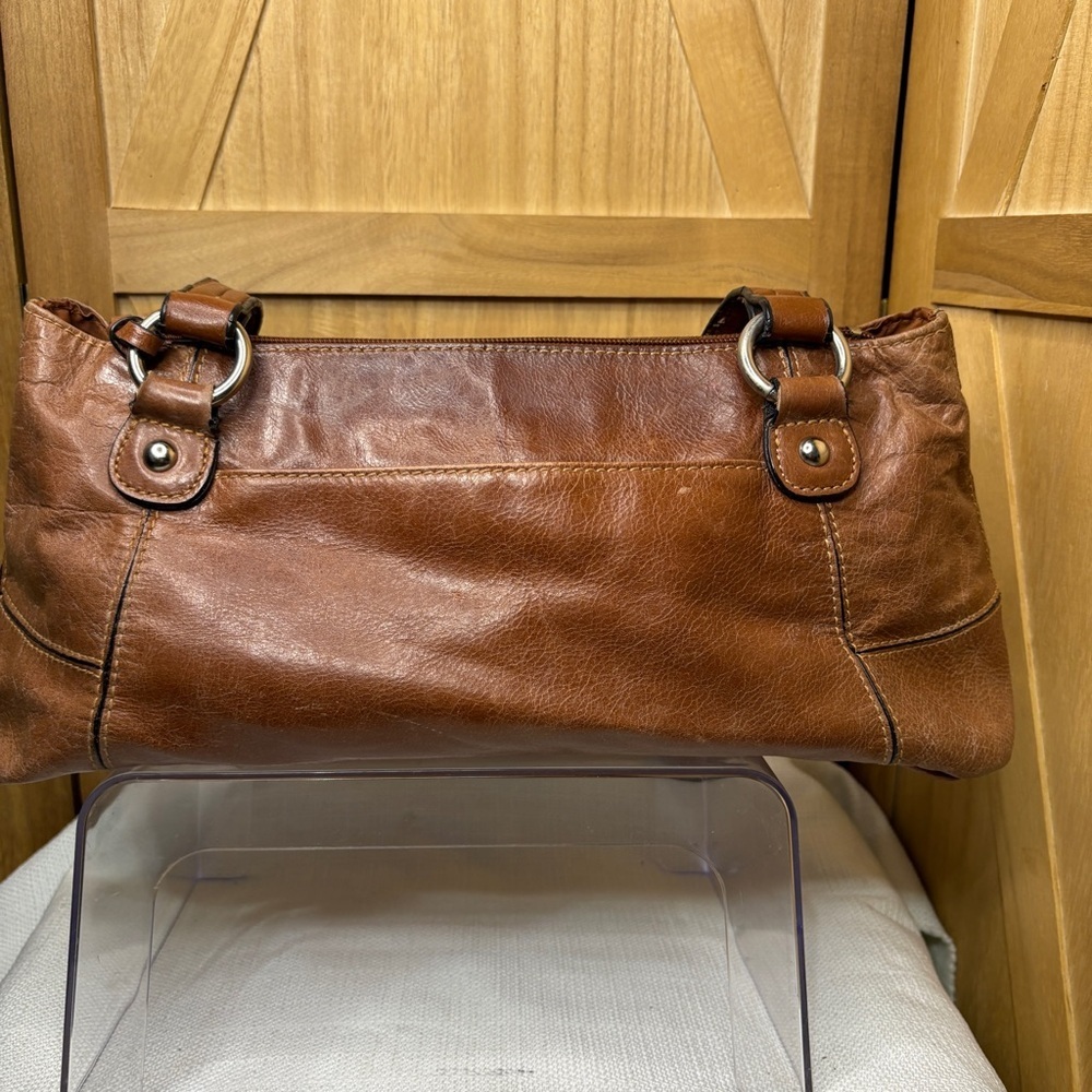 Giani Bernini Brown Leather Shoulder Bag with Timeless Design - Picture 3 of 10